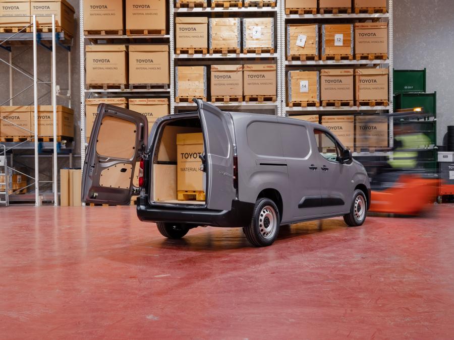  Toyota ProAce City Van LWB 2020 года  (UK) (фото 4 из 22)
